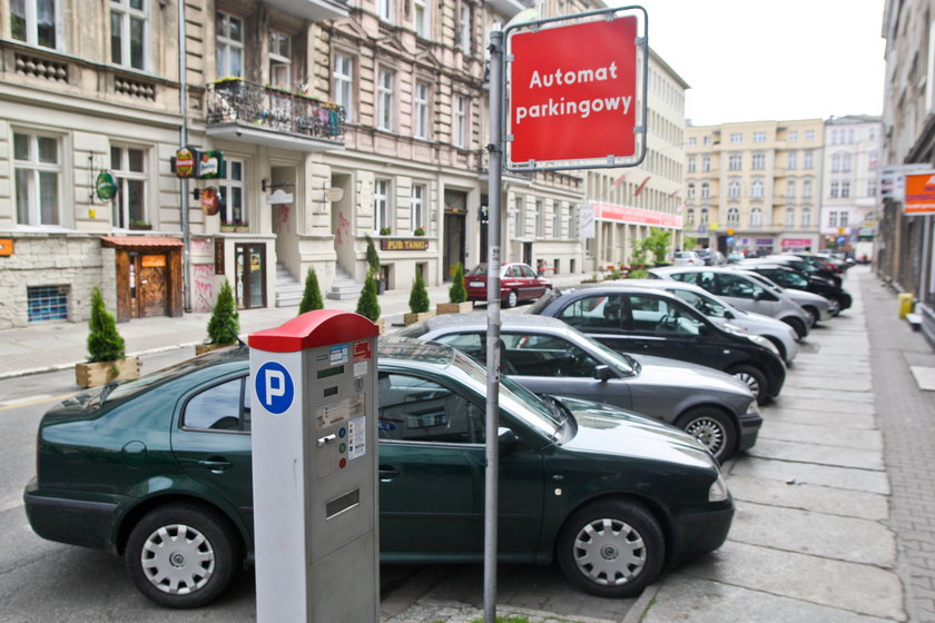 Strefa w długie weekendy będzie działać krócej