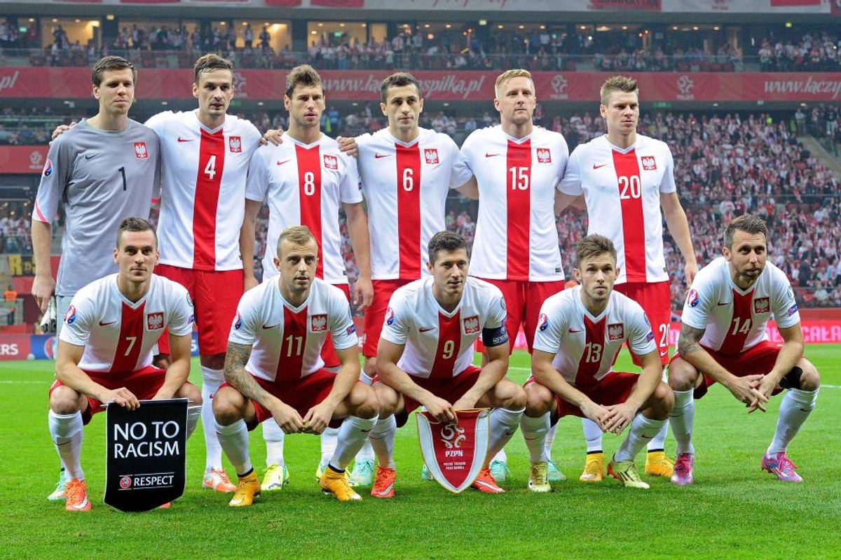 11.10.2014 WARSZAWA , STADION NARODOWY ( WARSAW NATIONAL STADIUM ) PILKA NOZNA ( FOOTBALL ) ELIMINACJE EURO 2016 ( UEFA EURO 2016 QUALIFICATION ) MECZ POLSKA - NIEMCY ( GAME POLAND - GERMANY ) NZ WOJCIECH SZCZESNY , LUKASZ SZUKALA , GRZEGORZ KRYCHOWIAK , TOMASZ JODLOWIEC , KAMIL GLIK , LUKASZ PISZCZEK , ARKADIUSZ MILIK , KAMIL GROSICKI , ROBERT LEWANDOWSKI , MACIEJ RYBUS , JAKUB WAWRZYNIAK , ZDJECIE GRUPOWE TEAM PHOTO FOTO MICHAL STANCZYK / CYFRASPORT / NEWSPIX.PL --- Newspix.pl