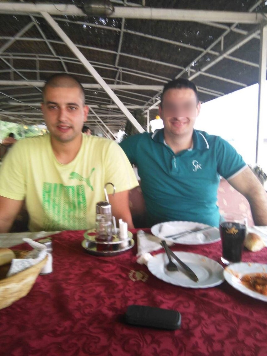 Aleksandar (levo) sa prijateljem