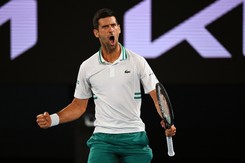 Djokovic wyeliminował 'czarnego konia'. Serb w finale Australian Open