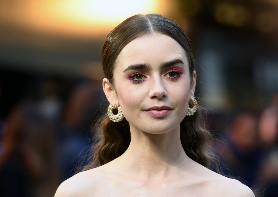 Lily Collins na premierze filmu "Tolkien"