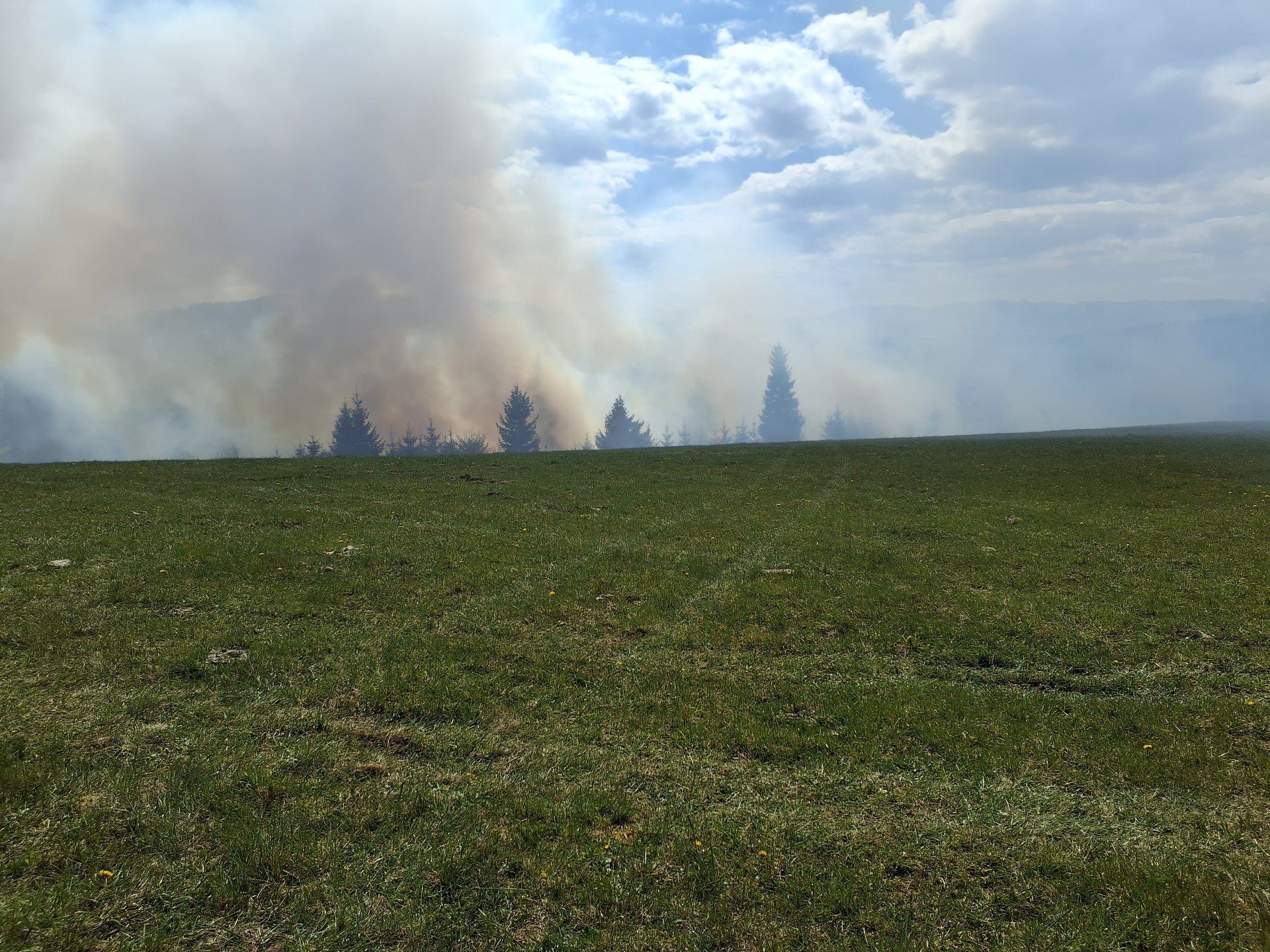 HaZZ zasahuje pri požiaroch lesov pri  Kokave nad Rimavicou a Liptovskom Trnovci. 