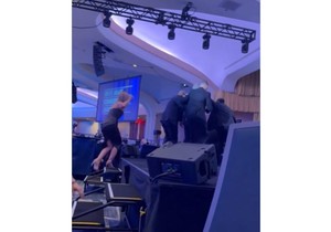 Robert Kenedi beži tokom pucnjave na večeri u Vašingtonu