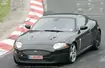 Zdjęcia szpiegowskie: nowa skrzynia biegów i facelifting dla Jaguara XK/XKR