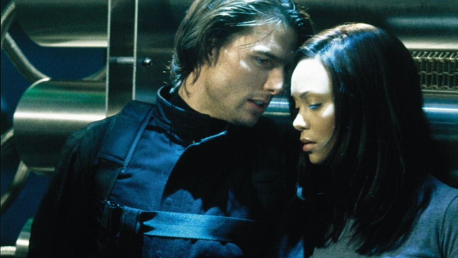 Tom Cruise i Thandie Newton w filmie "Mission: Impossible 2"