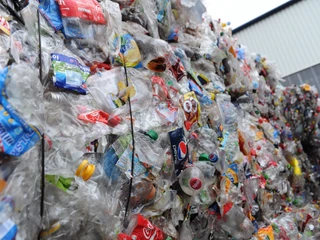  W 2030 roku recyklingowi ma być poddanych minimum 30 proc. wszystkich butelek plastikowych