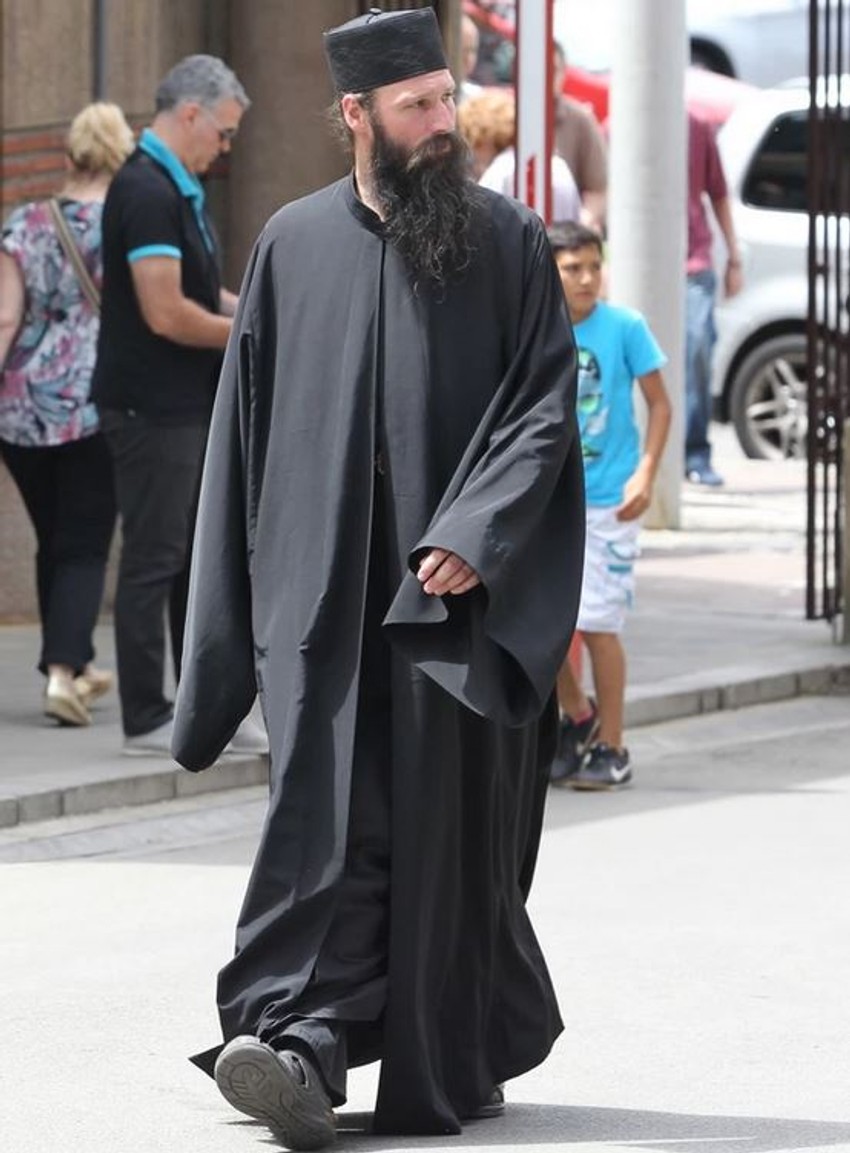 Među mlađim vladikama poznatijim javnosti je i episkop Ilarion (svetovno Rastko Lupulović)