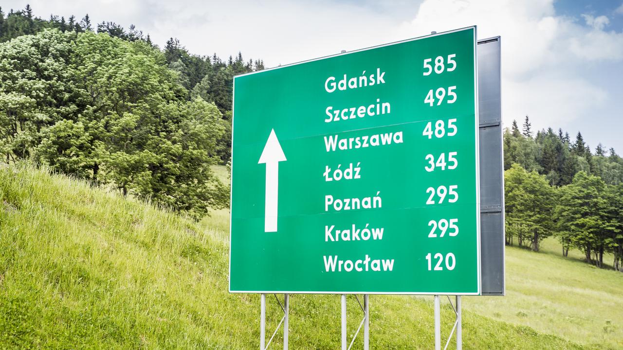 Dokąd liczone są odległości na znakach drogowych?