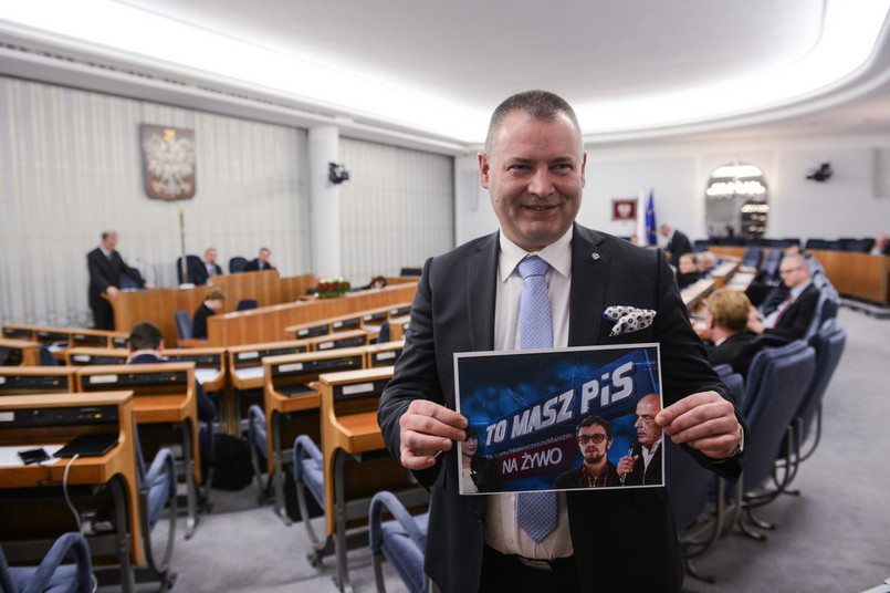 Senator PO Robert Dowhan podczas debaty nad nowelizacją ustawy o radiofonii i telewizji