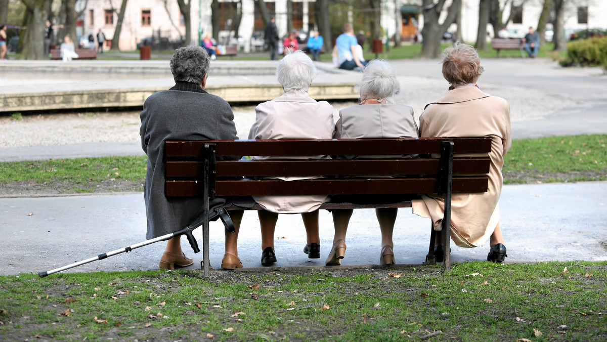 Tak zadłużają się emeryci. Ich problemy finansowe są coraz poważniejsze