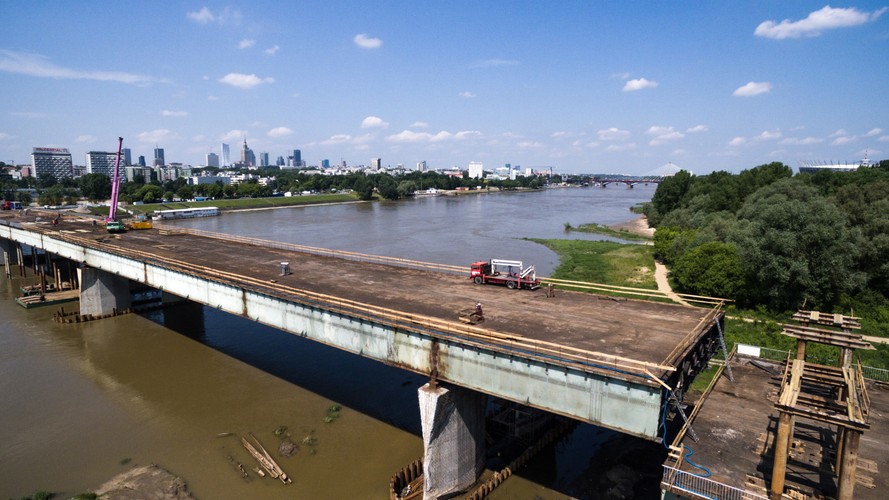 Tak (2 czerwca 2015 r.) wyglądał z lotu ptaka remontowany  Most  Łazienkowski w Warszawie <br><br> fot. (cat) PAP/Leszek Szymański