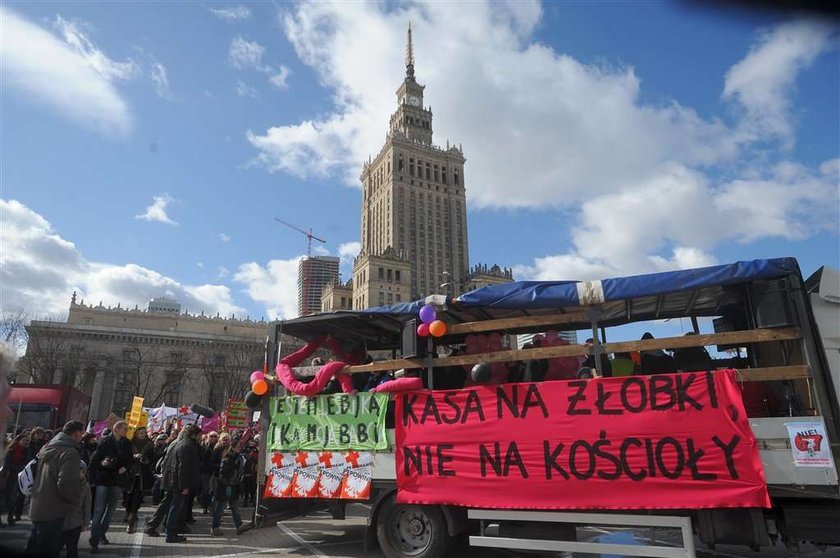 Manifa atakuje Tuska i Kościół. DUŻO ZDJĘĆ!