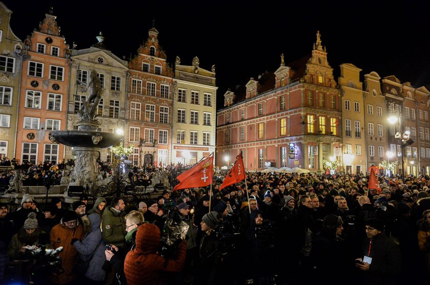 Gdańszczanie żegnają prezydenta Pawła Adamowicza