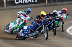 Bartosz Zmarzlik z kompletem punktów. Efektowny start Motoru