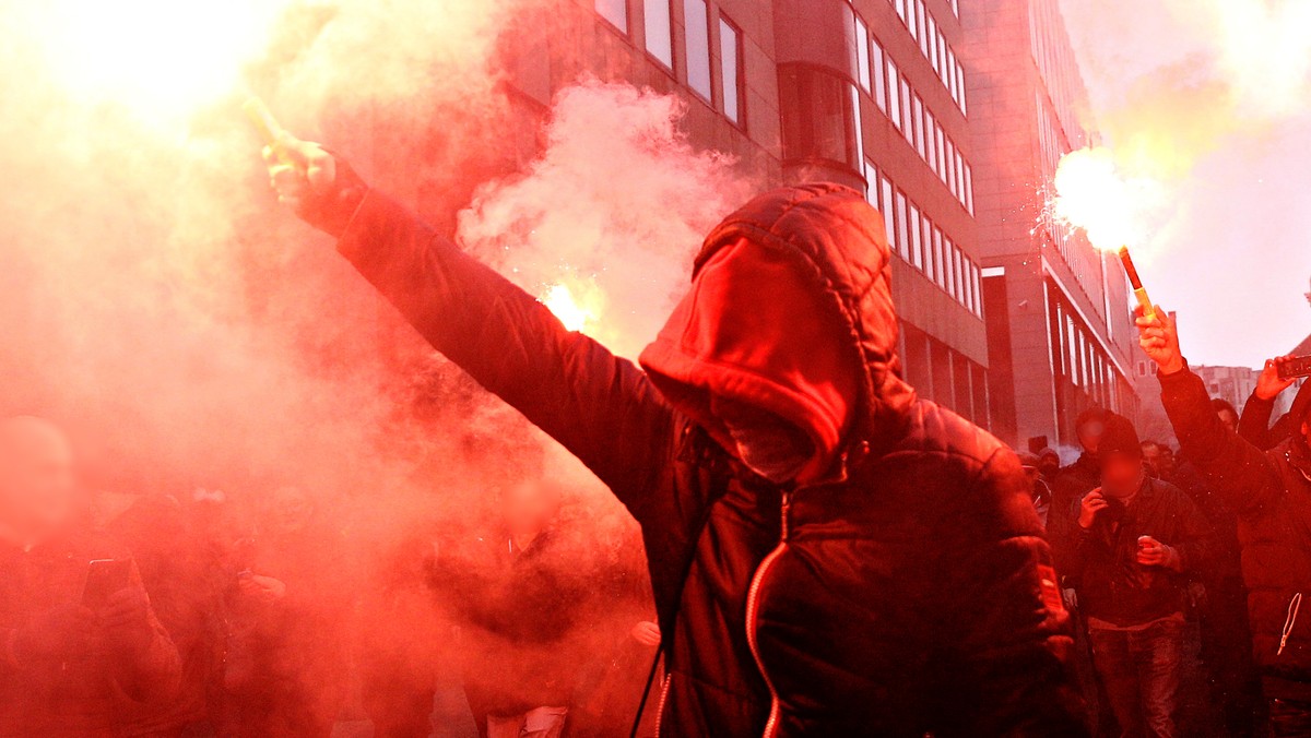 Polscy neonaziści. Powiązania z międzynarodówką neonazistowską