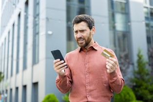 Komornik zajął Twoje konto? Oto 5 tarcz ochronnych, o których musisz wiedzieć, żeby nie zostać z niczym w 2026 roku