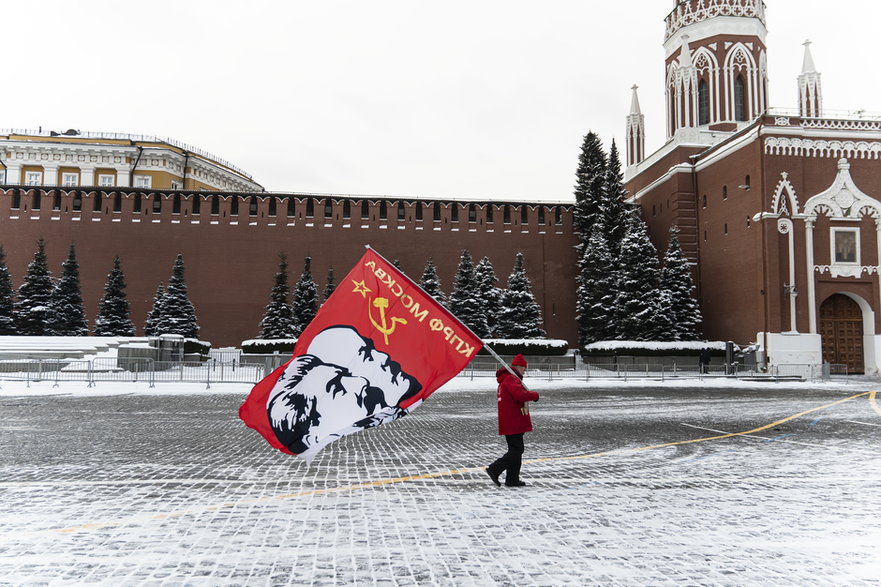 Wiec ku pamięci Stalina zorganizowany przez Komunistyczną Partię Federacji Rosyjskiej pod Mauzoleum Lenina na Placu Czerwonym, 21 grudnia 2021 r.