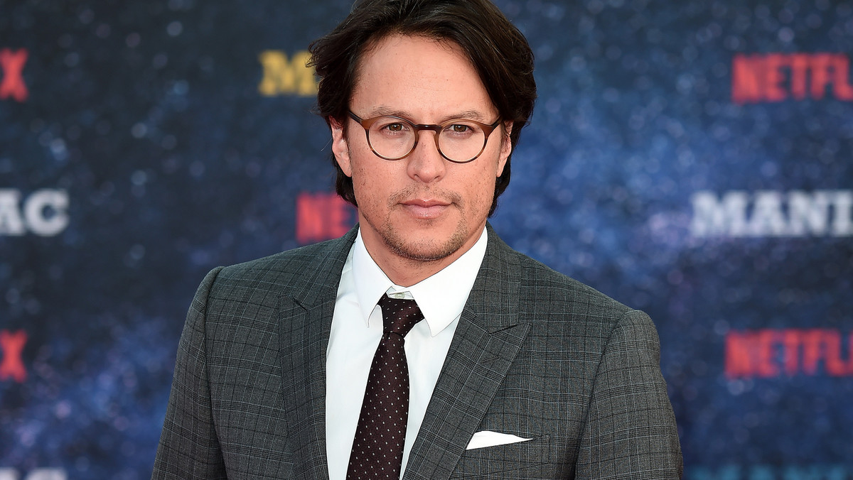 Kiedy swoje siły łączą Cary Fukunaga, który zdobył uwielbienie serialem "Detektyw", a już wkrótce wyreżyseruje 25. film o Jamesie Bondzie, oraz Patrick Somerville, mający na koncie "Pozostawionych", wiedz, że coś się dzieje. Panowie opowiedzieli mi o tym, jaki koncept przyświecał ich nowemu serialowi pt. "Maniac", dlaczego tak bardzo zmienili norweski pierwowzór, jak projektowali alternatywną rzeczywistość i jak podeszli do kwestii choroby psychicznej. "Maniac" do obejrzenia na Netfliksie 21 września.