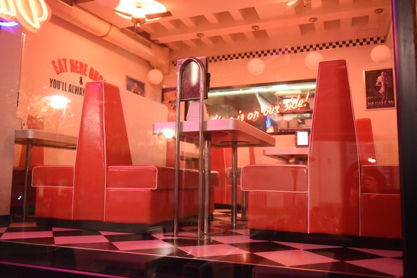 razbijen prozor na automobilu