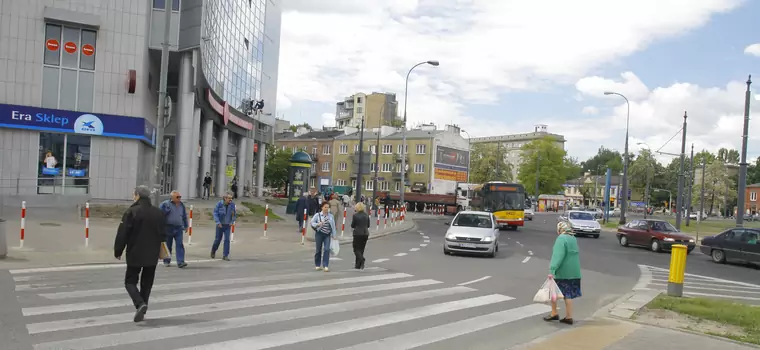 Samochód potrącił dziennikarza na chodniku. I co?