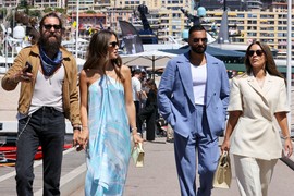 Prelepa SRPKINJA pojavila se OVAKO ODEVENA I POLUGOLA BEZOSOVA VERENICA mogla je slobodno da ode kući! Uzalud ISTURENE GRUDI kada ovakva elegancija BLISTA KOLIKO JE MOĆNA