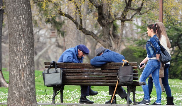 ROĐENI I UMRLI foto E Conkic