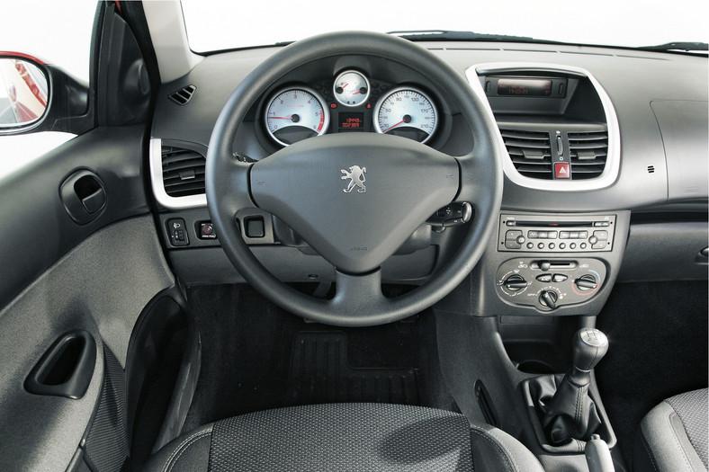 Peugeot 206 Plus – deska rozdzielcza