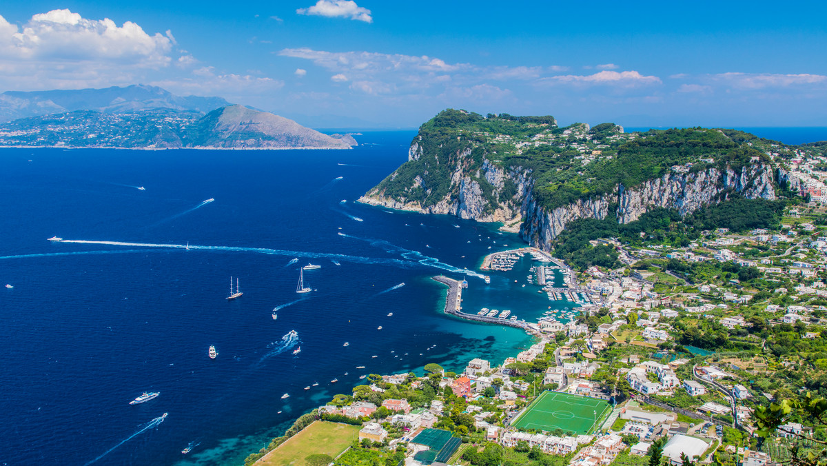 Włochy: Tłumy turystów na Capri, burmistrz prosi policję o pomoc