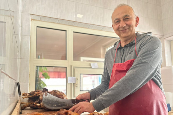 KAD ZAMIRIŠE... NEMA NIŠTA BOLJE Pečenjare u deficitu sa "robom" pred praznike: Obori sve prazniji a potražnja ogromna (FOTO)