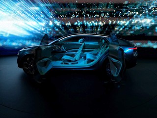 Impreza w Genewie coraz mniej przypomina salon motoryzacyjny