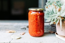 Na ovom AJVARU će vam pozavideti sve KOMŠINICE: Tradicionalni RECEPT - od biranja PAPRIKA do prženja NAJOMILJENIJE ZIMNICE