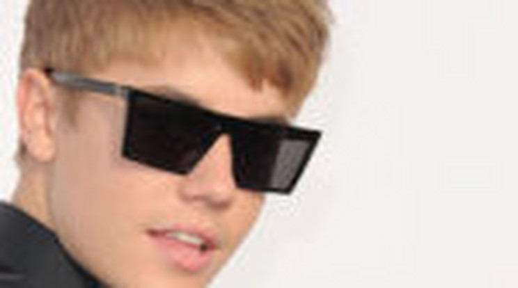 Szüzességét árulja egy Bieber-koncertjegyért 