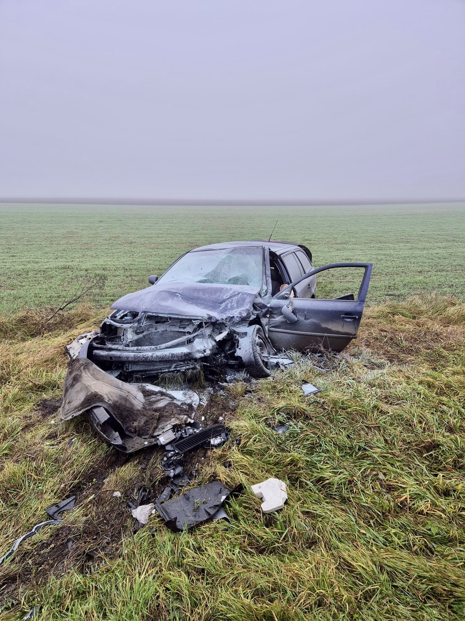 V Dvoroch nad Žitavou došlo k zrážke policajného a osobného auta. 
