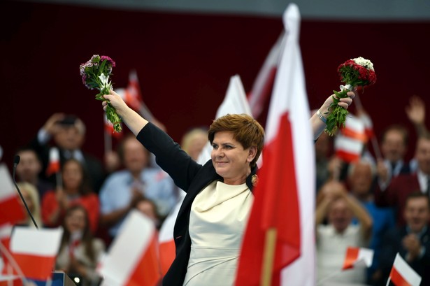 Gorzka pigułka dla Kaczyńskiego. SONDAŻ: Polacy wolą Szydło niż prezesa PiS