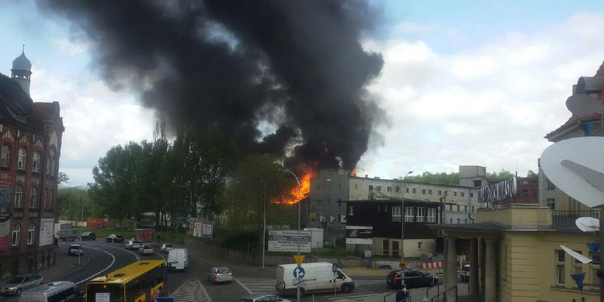 Pożar w byłej fabryce porcelany w Wałbrzychu 