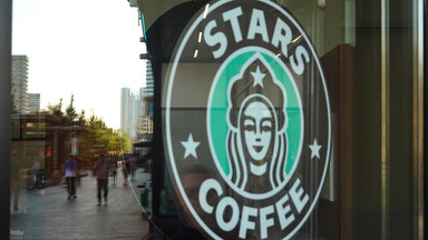 Rosjanie podrobili Starbucksa.  Logo nowej kawiarni zaskakuje. "To syrena"