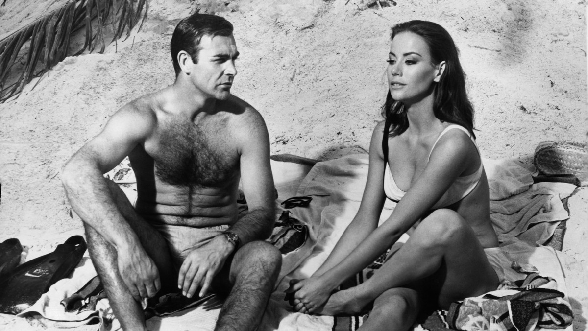 Sean Connery i Claudine Auger na planie "Operacji Piorun" z 1965 r.