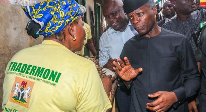 Osinbajo speaks with a market woman in Lagos circa 2018 (Presidency) 