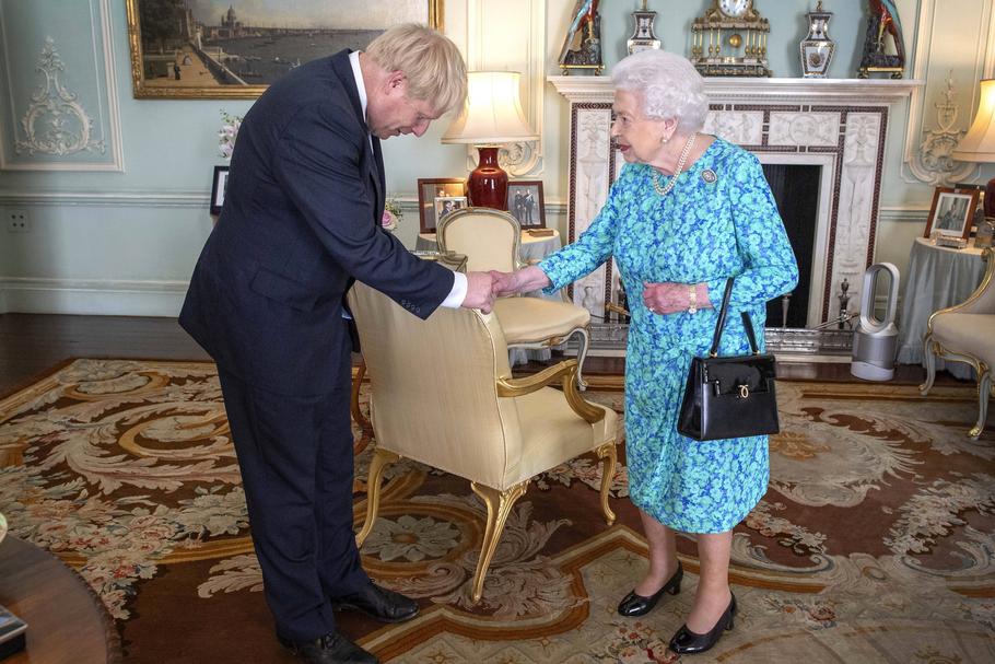 Królowa Elżbieta II i premier Boris Johnson