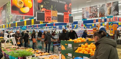 Lidl drastycznie zmniejsza kostki masła. Konsumenci wściekli. "Robią nas na szaro". Jak tłumaczy to sieć