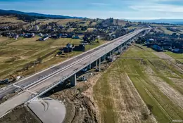 Widowiskowy fragment nowej zakopianki. Biegnie 24 metry nad ziemią