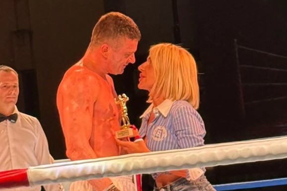 "JA SAM NAJPONOSNIJA ŽENA U SRBIJI" Jovana Jeremić u šortsu ušla u ring kod Tigra, pa je preplavile emocije: "Moj otac bi ti bio zahvalan što si me spasao"
