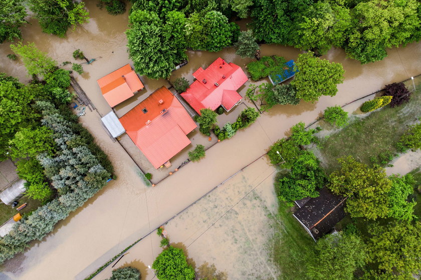 Pogodowy armagedon: podtopienia, grad i burze 