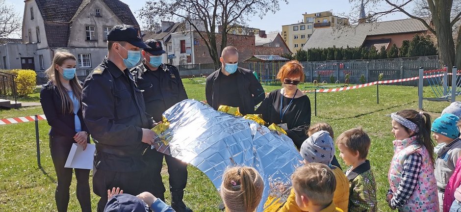 Koce termiczne trafiły do przedszkolaków ze Złocieńca