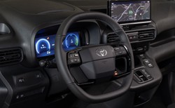 Oto nowa Toyota za 41 900 zł. Ma silnik 1.2 i gwarancję na 1 milion km