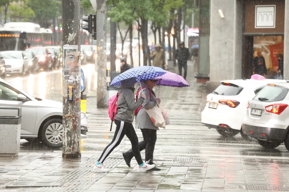 Kiša i pljuskovi u većem delu Srbiju, ponegde se očekuju i obilne padavine