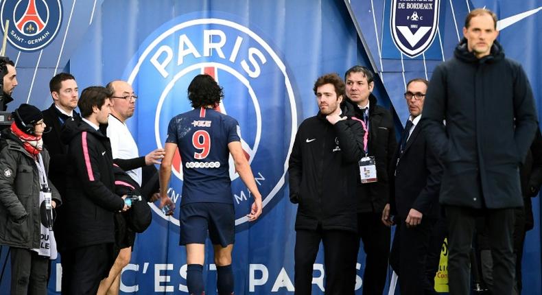 Edinson Cavani heads to the dressing room after injuring himself in PSG's game against Bordeaux