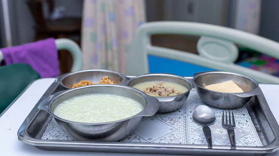 Potrawy pozbawione wartości odżywczych często goszczą w szpitalnym menu
