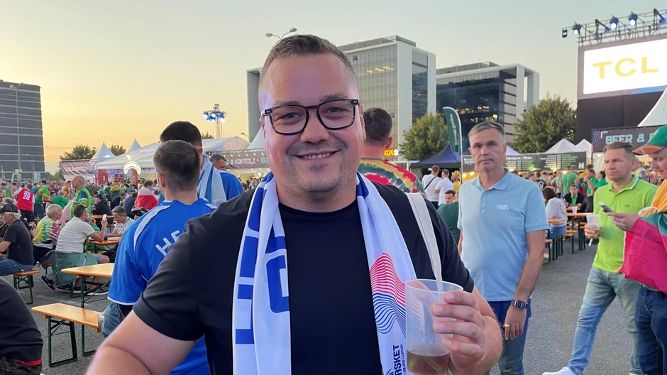 Saša Sekulić doleteo je iz švedskog Geteborga da gleda Srbiju u osmini finala i četvrtfinalu Evrobasketa, ali je Pešićev tim ispao u prvom meču eliminacione faze | Foto: BBC/Grujica Andric