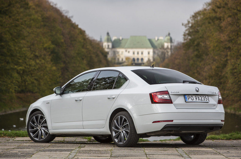 Skoda Octavia - na rynku od 2013 r., kosztuje od 59 800 zł 
